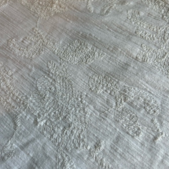 ADiva white embroidered short sleeve crewneck. Classic white T with a flare. XL - Picture 6 of 11